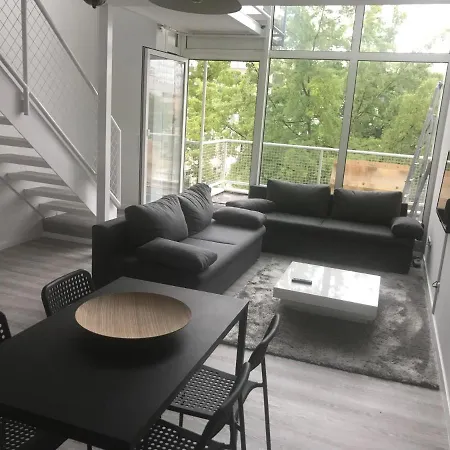 Is Calling Apartmán *